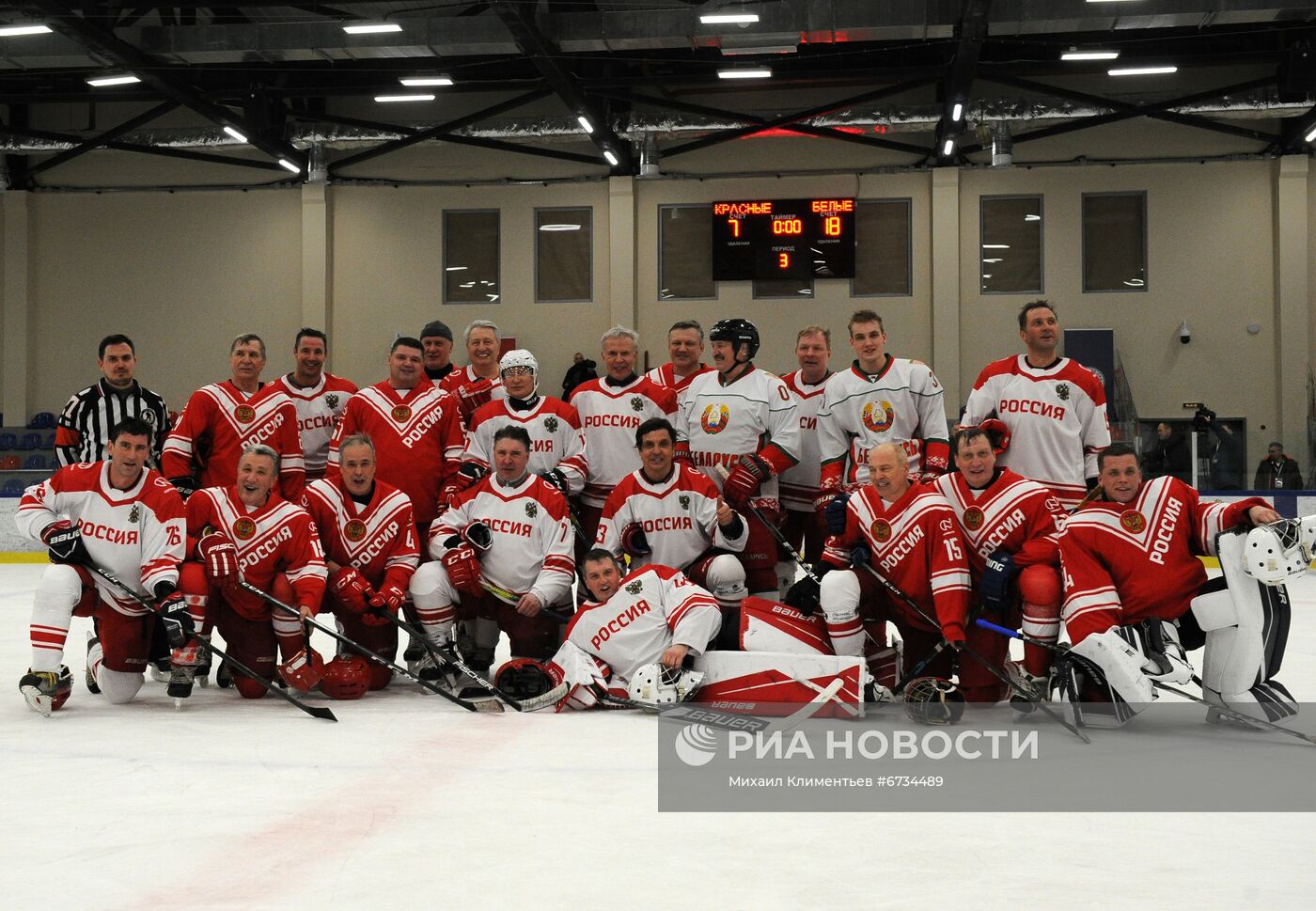 Президент РФ В. Путин и президент Белоруссии А. Лукашенко приняли участие в хоккейном матче