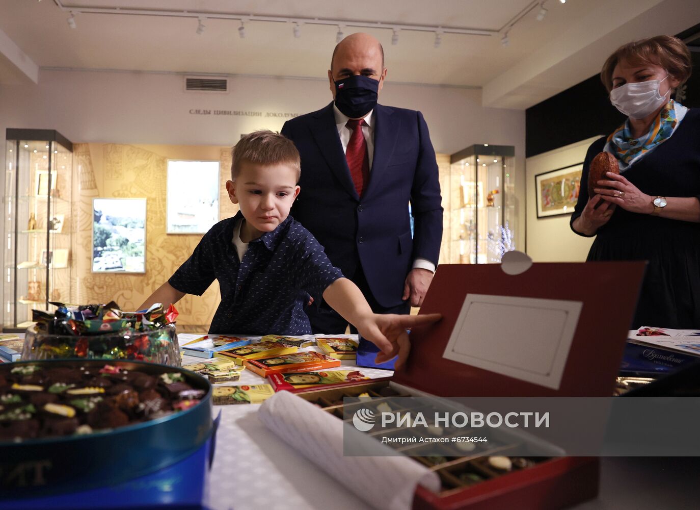 Премьер-министр РФ М. Мишустин исполнил мечту пятилетнего участника акции "Елка желаний" М. Спиридонова