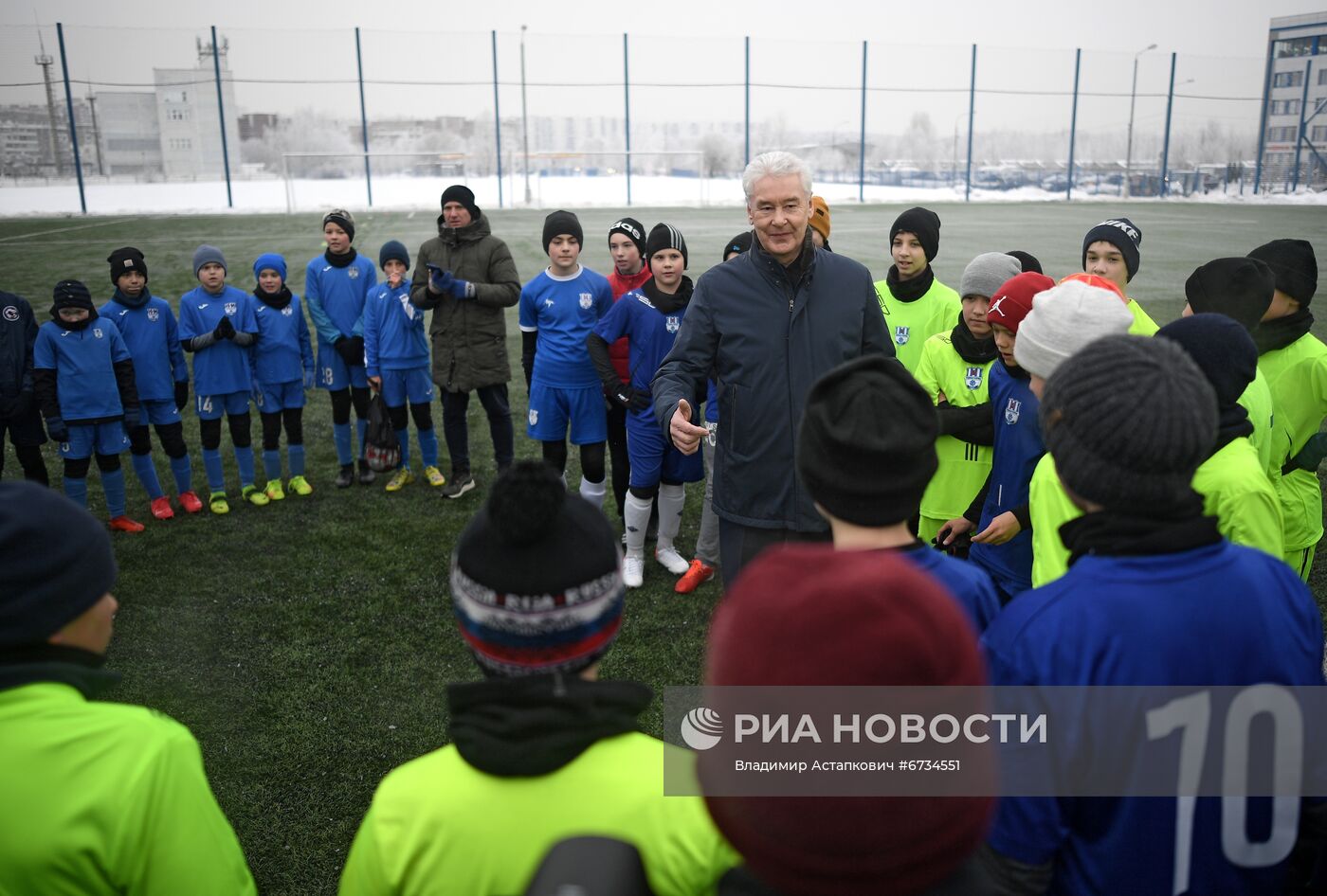 Мэр Москвы С. Собянин посетил новое футбольное поле с подогревом в Москве