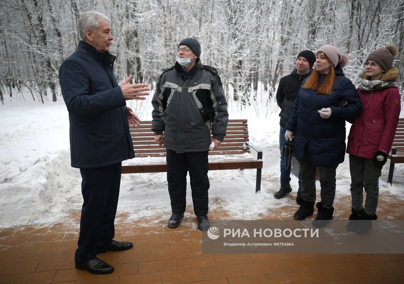 Мэр Москвы С. Собянин посетил новое футбольное поле с подогревом в Москве