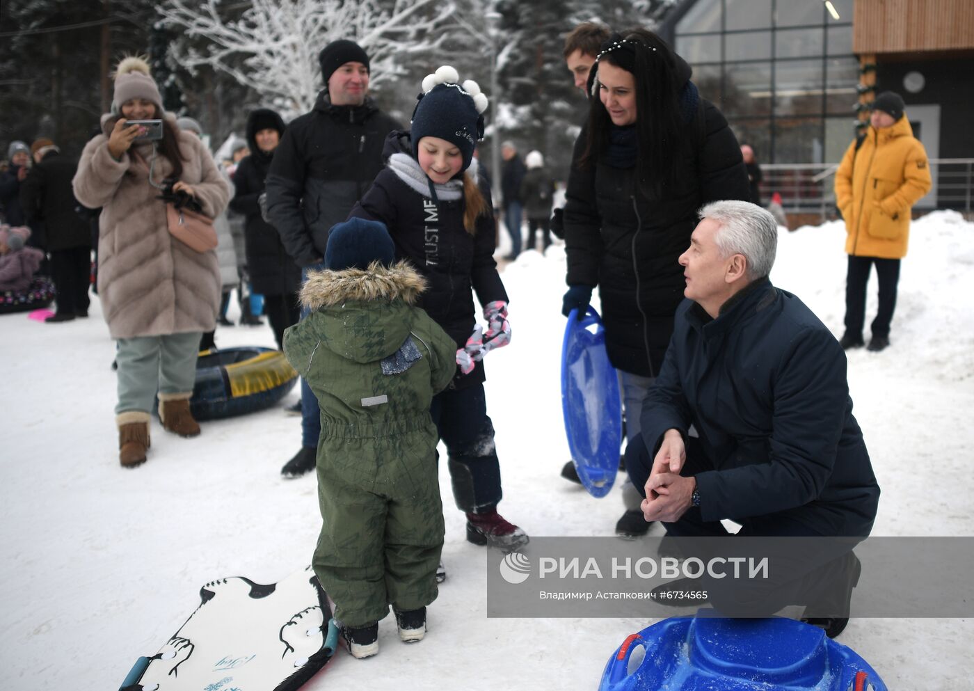 Мэр Москвы С. Собянин посетил новое футбольное поле с подогревом в Москве