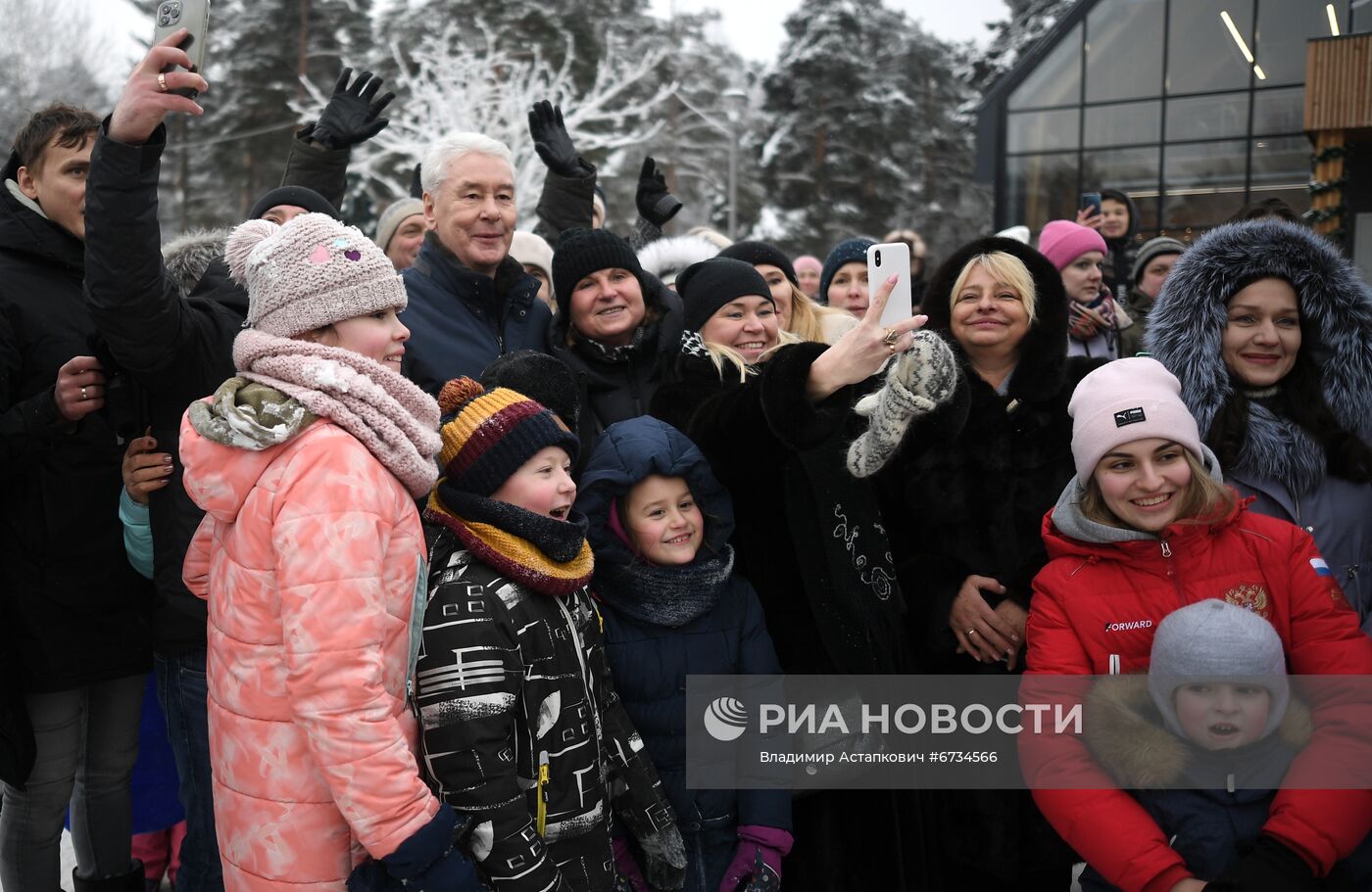 Мэр Москвы С. Собянин посетил новое футбольное поле с подогревом в Москве