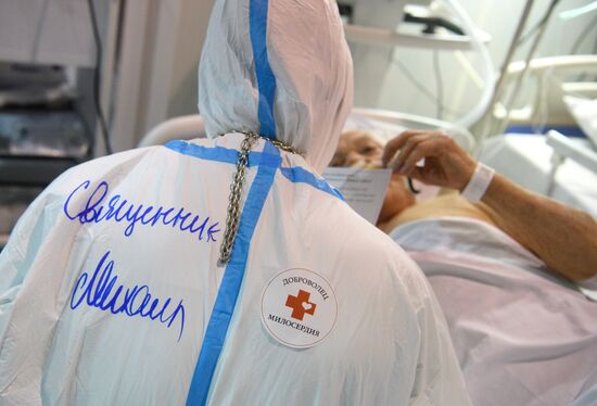 Поздравление с Новым годом пациентов и врачей в госпитале в Сокольниках 