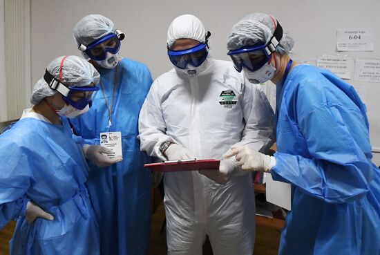 Работа ковид-госпиталя в новогоднюю ночь в Красноярске