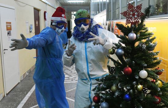 Работа ковид-госпиталя в новогоднюю ночь в Красноярске