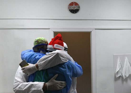 Работа ковид-госпиталя в новогоднюю ночь в Красноярске