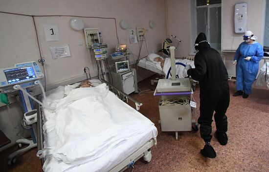 Работа ковид-госпиталя в новогоднюю ночь в Красноярске