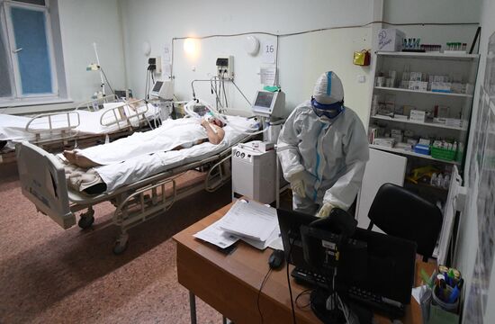 Работа ковид-госпиталя в новогоднюю ночь в Красноярске