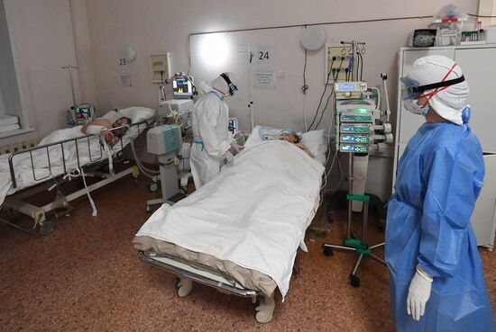 Работа ковид-госпиталя в новогоднюю ночь в Красноярске