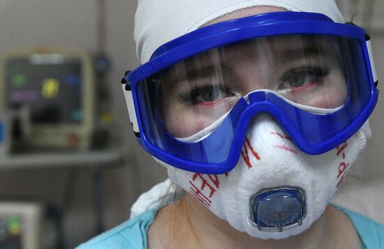 Работа ковид-госпиталя в новогоднюю ночь в Красноярске