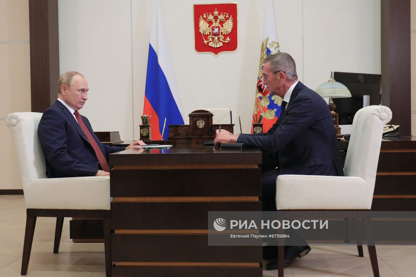 Президент РФ В. Путин встретился с директором корпорации "Тактическое ракетное вооружение" Б. Обносовым