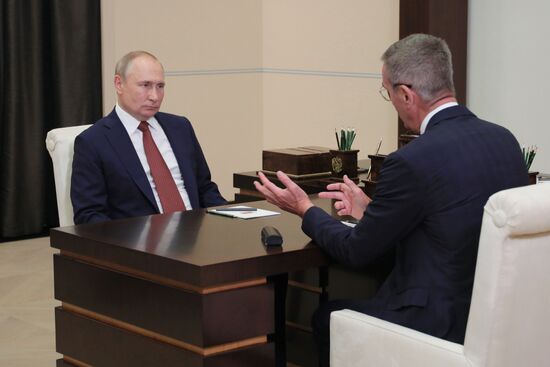 Президент РФ В. Путин встретился с директором корпорации "Тактическое ракетное вооружение" Б. Обносовым