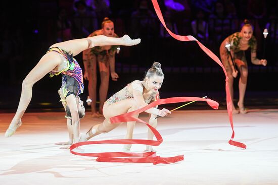 Шоу "Новогодняя елка спорта - от первых шагов до Олимпа"