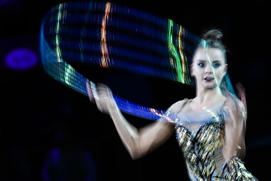 Шоу "Новогодняя елка спорта - от первых шагов до Олимпа"