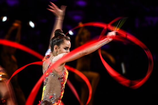 Шоу "Новогодняя елка спорта - от первых шагов до Олимпа"