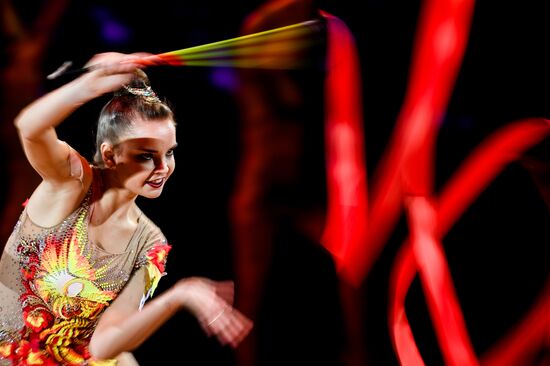 Шоу "Новогодняя елка спорта - от первых шагов до Олимпа"