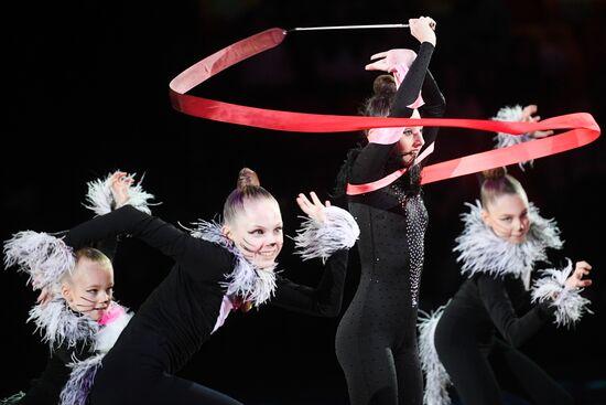 Шоу "Новогодняя елка спорта - от первых шагов до Олимпа"