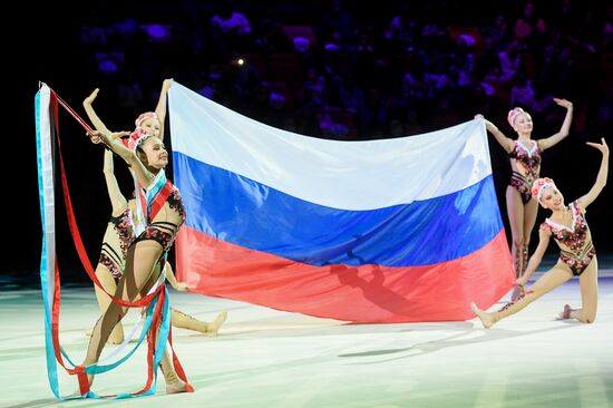 Шоу "Новогодняя елка спорта - от первых шагов до Олимпа"