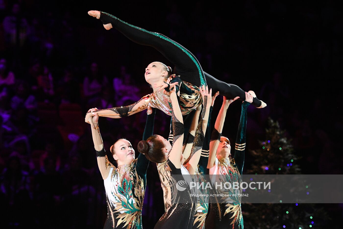 Шоу "Новогодняя елка спорта - от первых шагов до Олимпа"