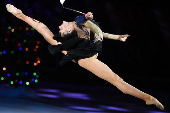 Шоу "Новогодняя елка спорта - от первых шагов до Олимпа"