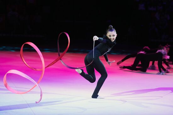 Шоу "Новогодняя елка спорта - от первых шагов до Олимпа"