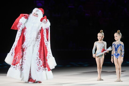 Шоу "Новогодняя елка спорта - от первых шагов до Олимпа"