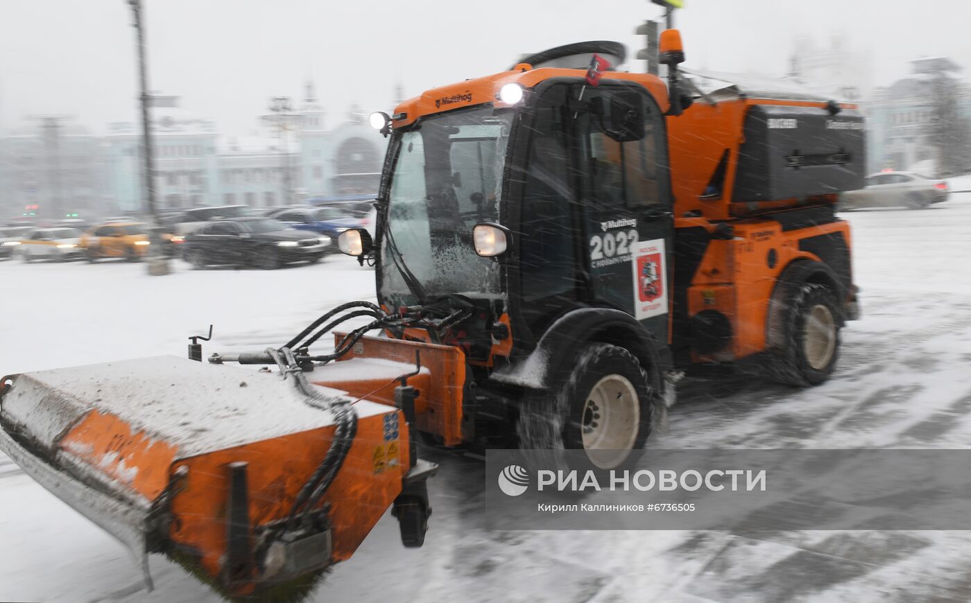 Уборка снега в Москве