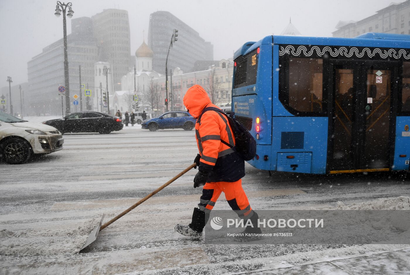 Уборка снега в Москве