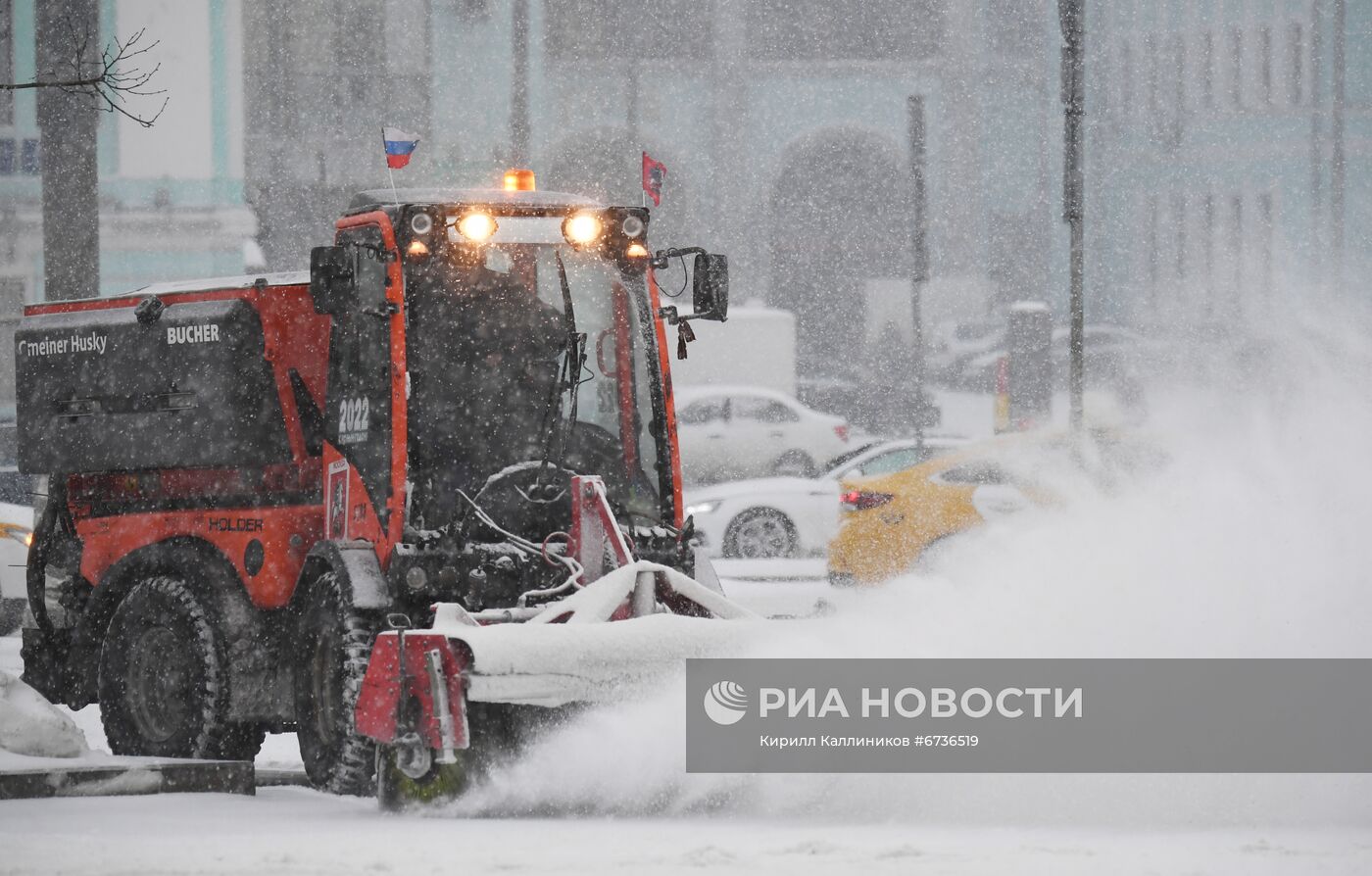 Уборка снега в Москве