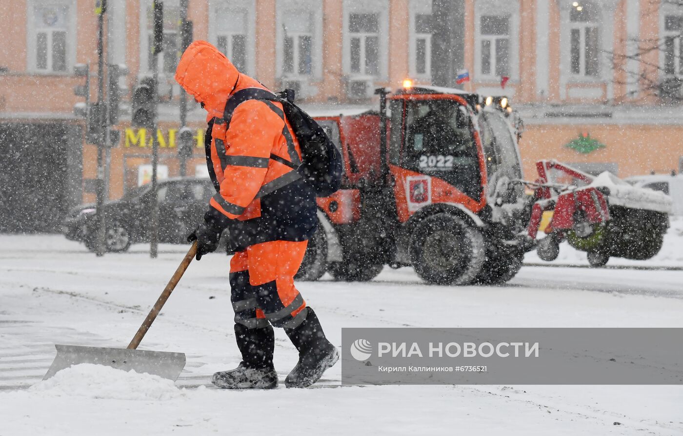 Уборка снега в Москве