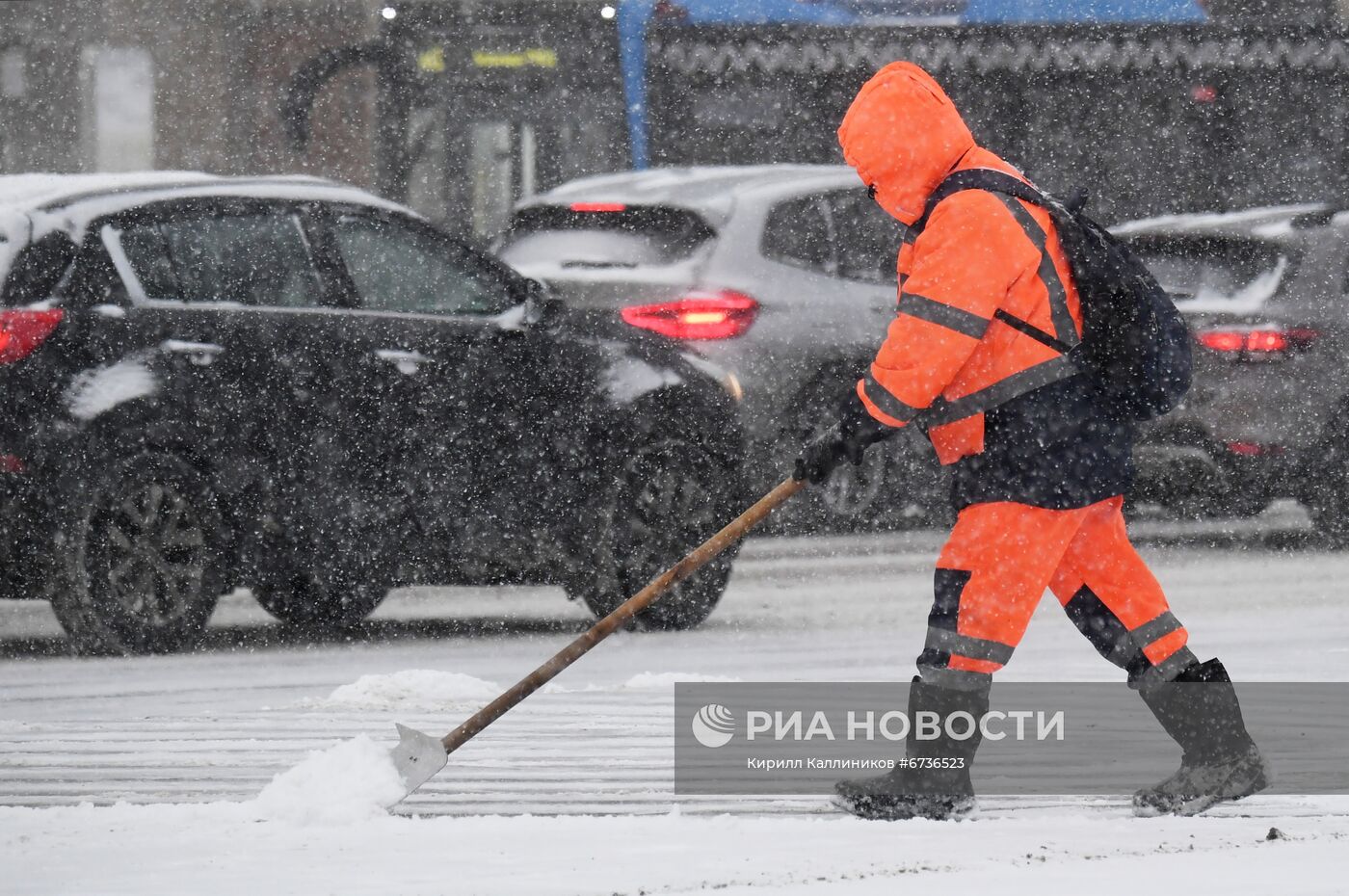 Уборка снега в Москве