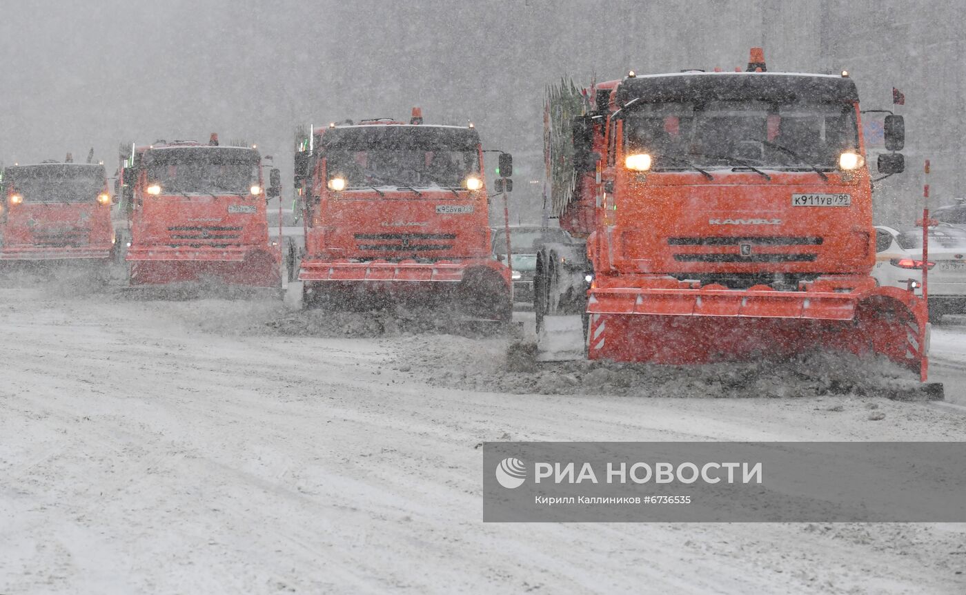 Уборка снега в Москве