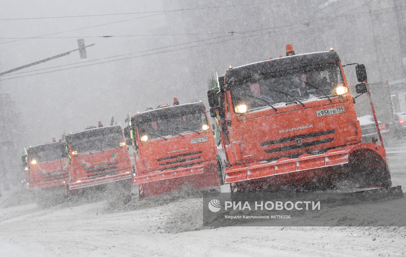 Уборка снега в Москве