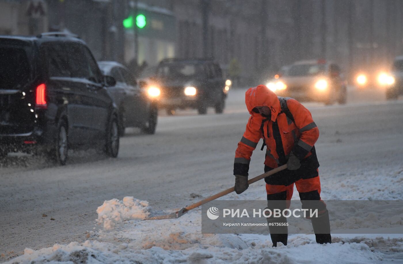 Уборка снега в Москве