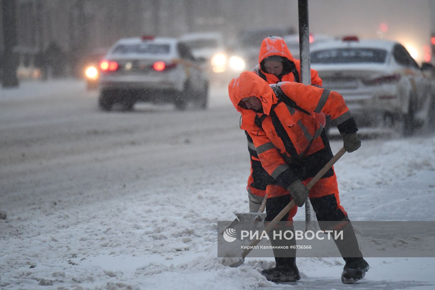 Уборка снега в Москве