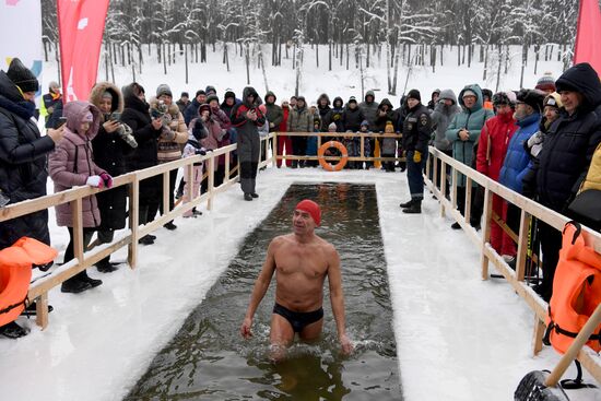 Закаливание на озере Комсомольское в Татарстане