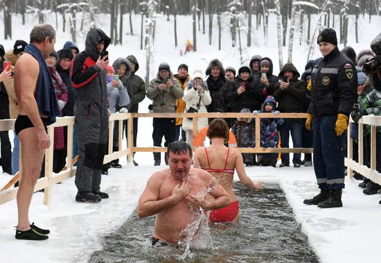 Закаливание на озере Комсомольское в Татарстане