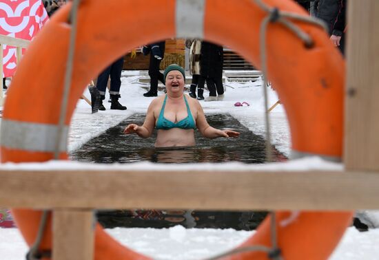 Закаливание на озере Комсомольское в Татарстане