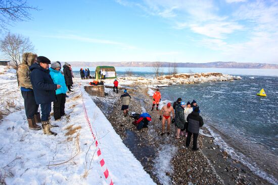 Заплыв "Ледяной экстрим" на Байкале