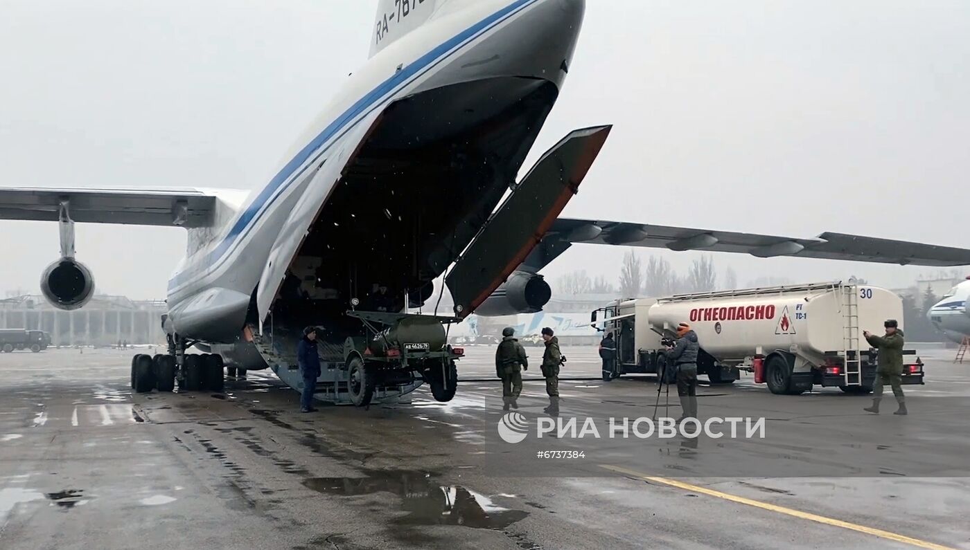 Прибытие российских подразделений из состава миротворческих сил ОДКБ в Казахстан