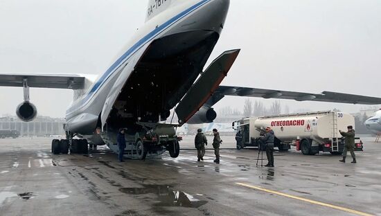 Прибытие российских подразделений из состава миротворческих сил ОДКБ в Казахстан