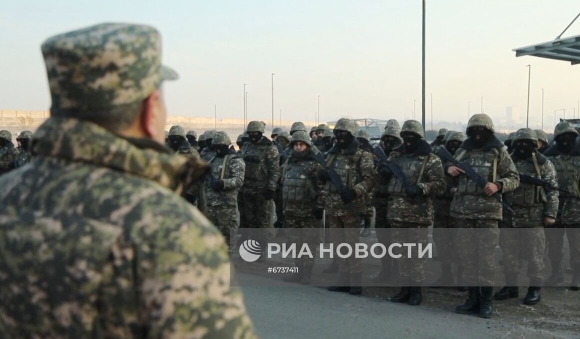 Военные Таджикистана и Армении из состава миротворцев ОДКБ вылетают в Казахстан