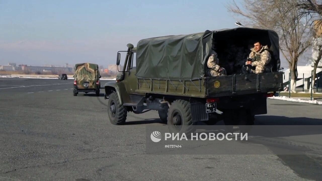 Военные Таджикистана и Армении из состава миротворцев ОДКБ вылетают в Казахстан