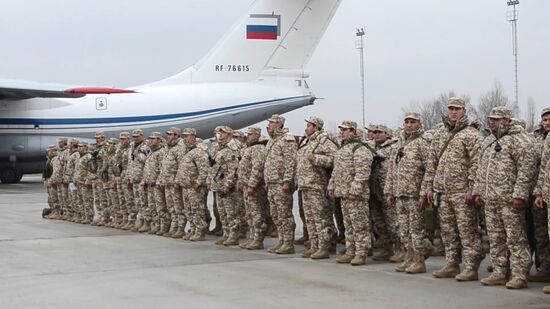 Военные Таджикистана и Армении из состава миротворцев ОДКБ вылетают в Казахстан