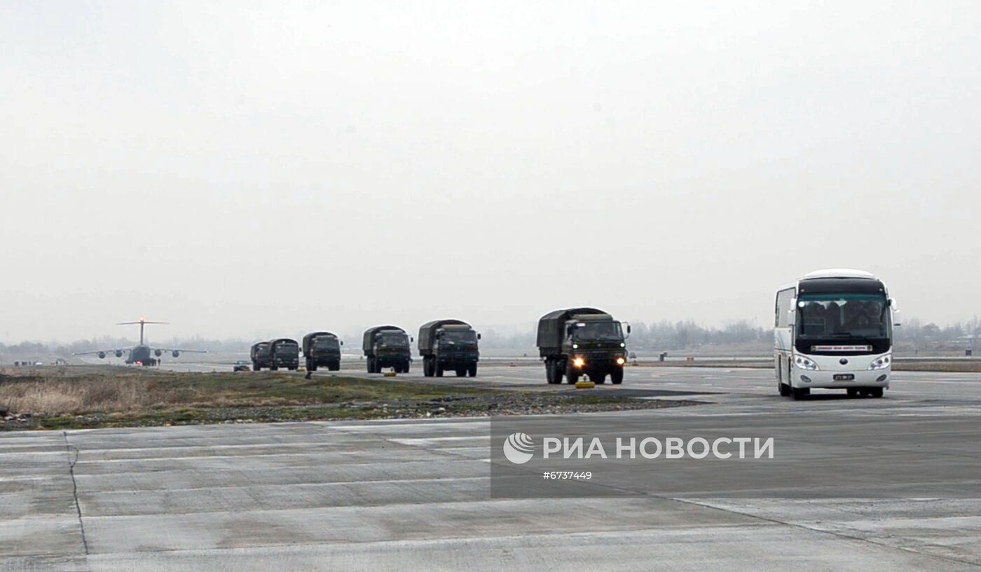 Военные Таджикистана и Армении из состава миротворцев ОДКБ вылетают в Казахстан