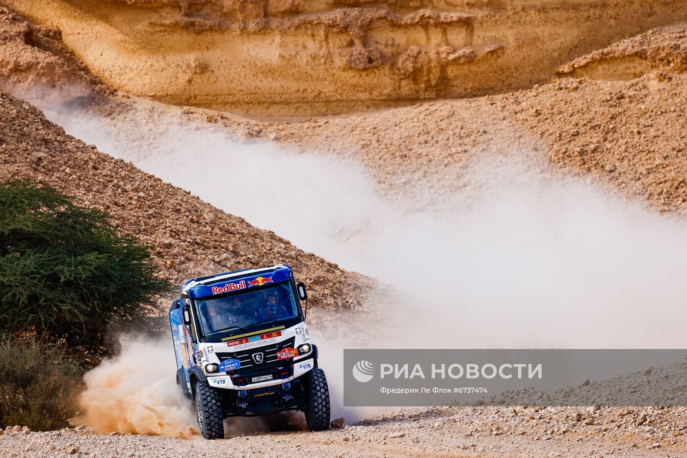 Выступление спортивной команды "КАМАЗ-мастер" на ралли-марафоне "Дакар"