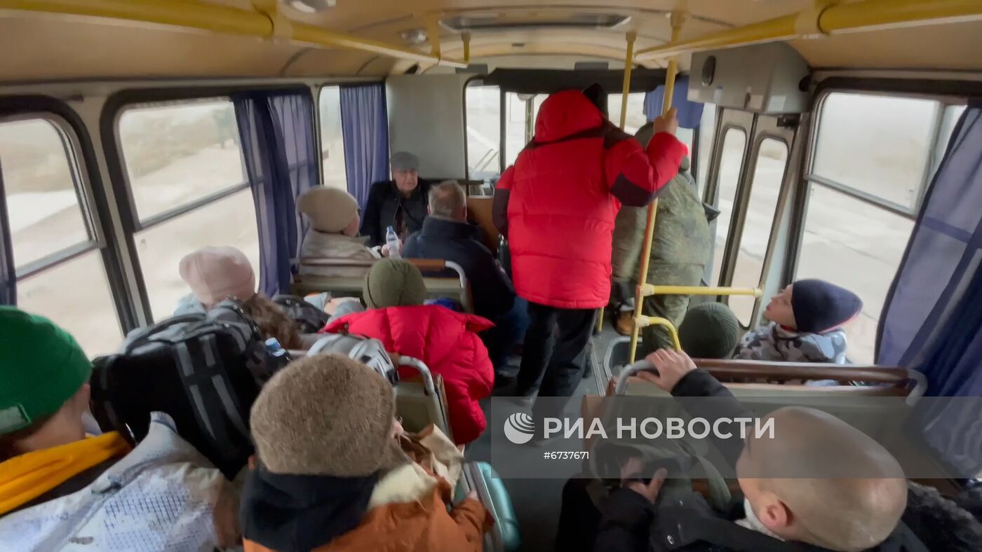 Российских туристов эвакуировали из Алма-Аты самолетом военно-транспортной авиации