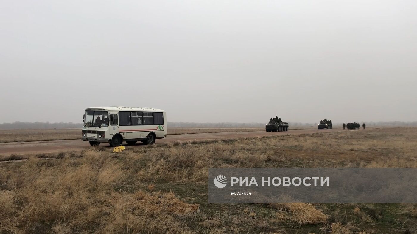 Российских туристов эвакуировали из Алма-Аты самолетом военно-транспортной авиации