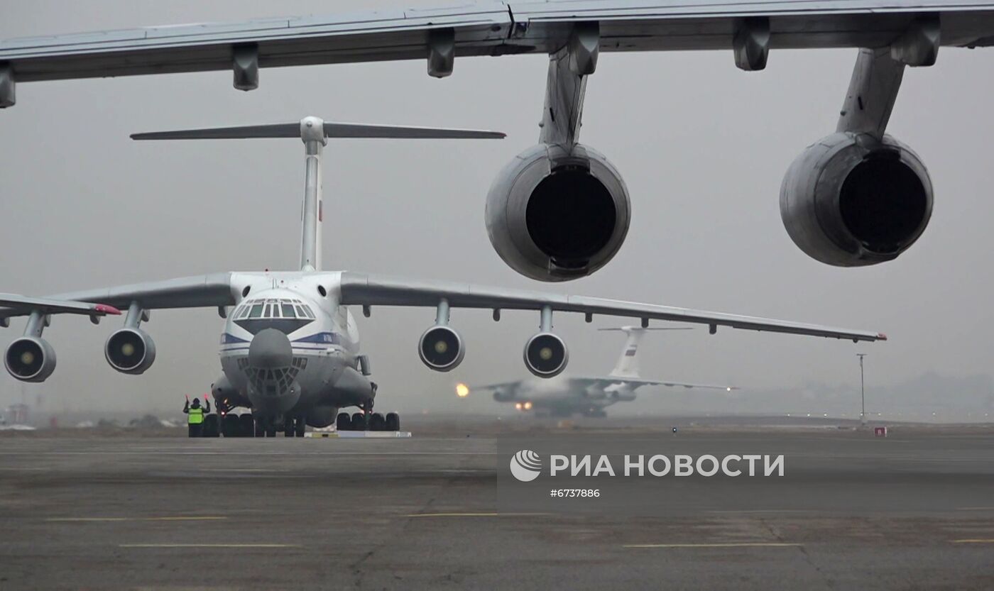 Продолжается переброска основных сил российских миротворцев ОДКБ в Казахстан