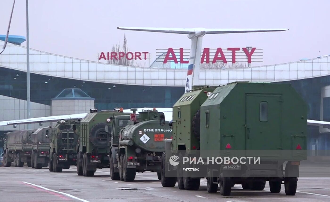 Продолжается переброска основных сил российских миротворцев ОДКБ в Казахстан